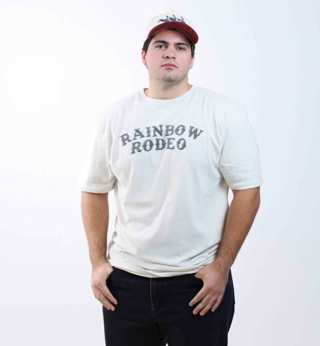 PLAYERA "RAINBOW RODEO" PLUS SIZE