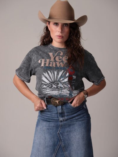 PLAYERA DESLAVADA - "YEE HAW VAQUERA"